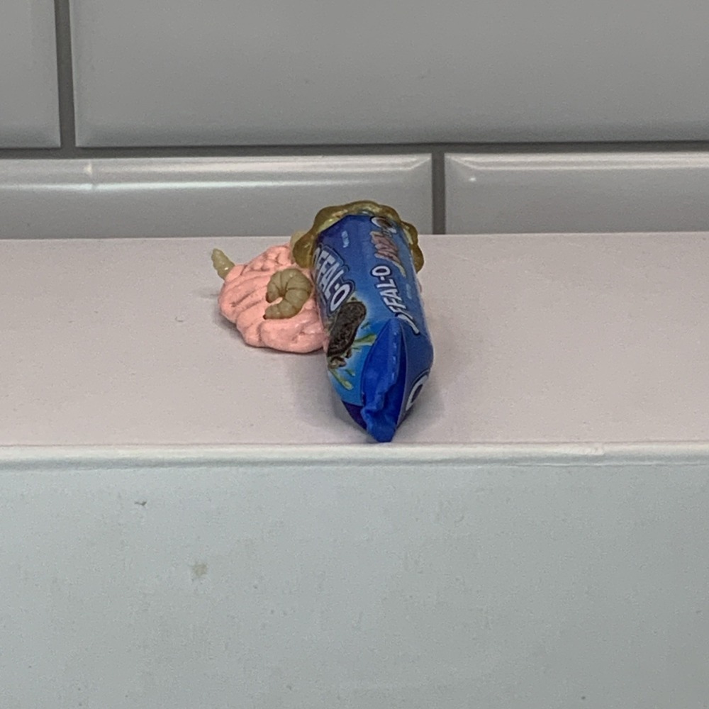 ZURU 5 SURPRISE MEGA GROSS MINIS OFFAL-O OREO PARODY COOKIES FIGURE. - Picture 4 of 5